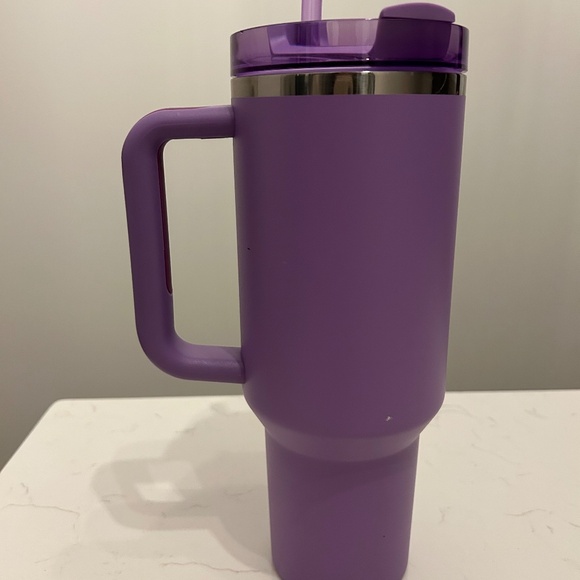 Olivia Rodrigo x Stanley Tumbler Limited Edition - Picture 3 of 6